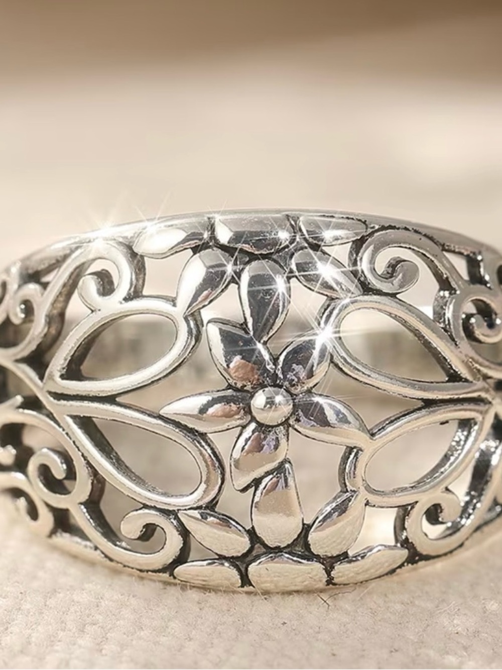 Elegant Silver Floral Filigree Women's Ring